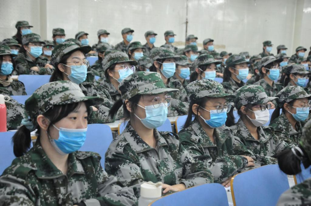 文学院党委书记李光新,院长解国旺,副院长张同利,教师代表陈才生教授